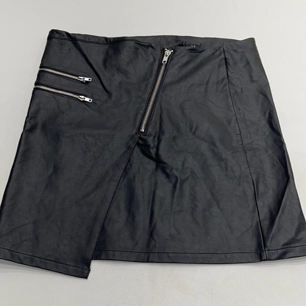 RUE 21 Women’s Medium Black Faux Leather Skirt